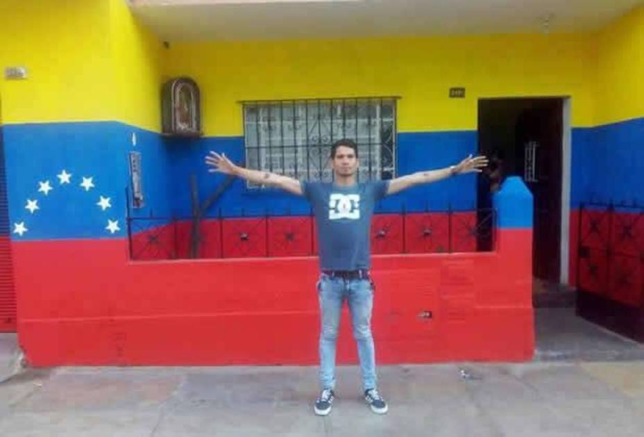 venezolano-peru-pinto-casa-con-los-colores-bandera-venezuela_211596.jpg