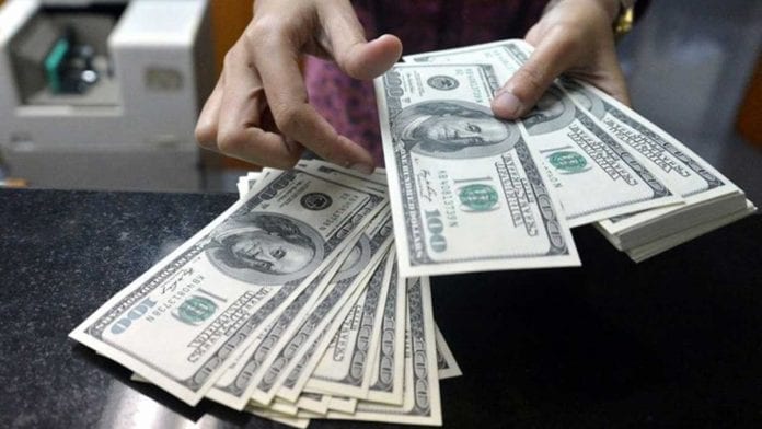 Comerciantes operan en divisas pese a aumento del dólar y al IGTF
