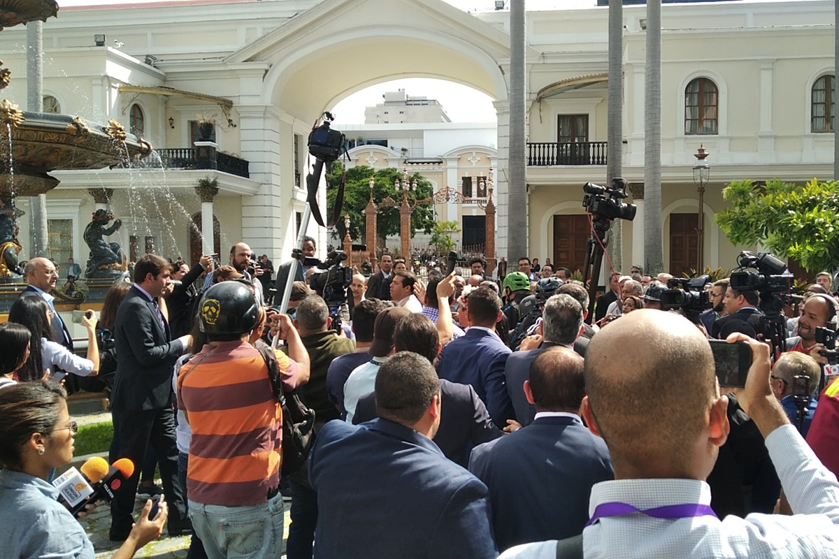 Ingreso de Juan Guaidó y diputados a la Asamblea Nacional