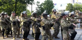 [VIDEO] Soldados de EE UU bailaron La Macarena antes del toque de queda