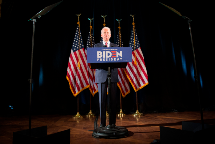 Biden busca sacar ventaja electoral tras polémica de Trump por el coronavirus