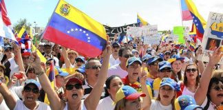 Venezolanos y cubanos, la piedra en el zapato de Biden en Florida