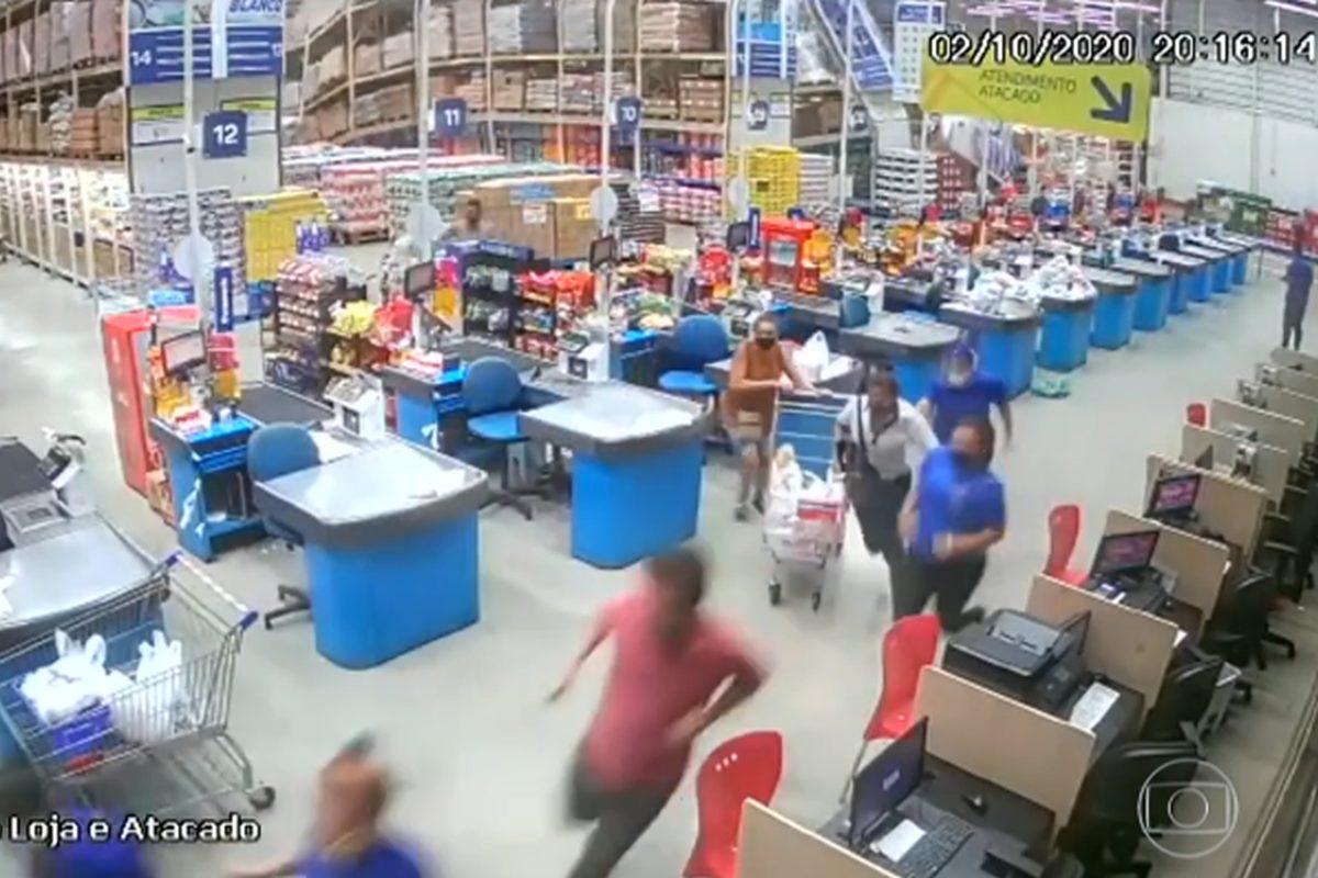 VIDEOS] Un muerto y ocho heridos por caída de estanterías en supermercado en Brasil