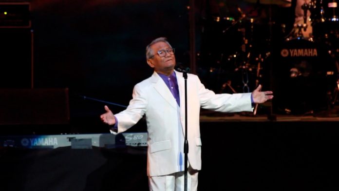Publishing the latest video of Armando Manzanero before being hospitalized by covid-19