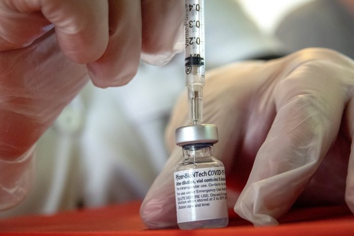 Estados Unidos tiene más vacunados contra el covid-19 que casos