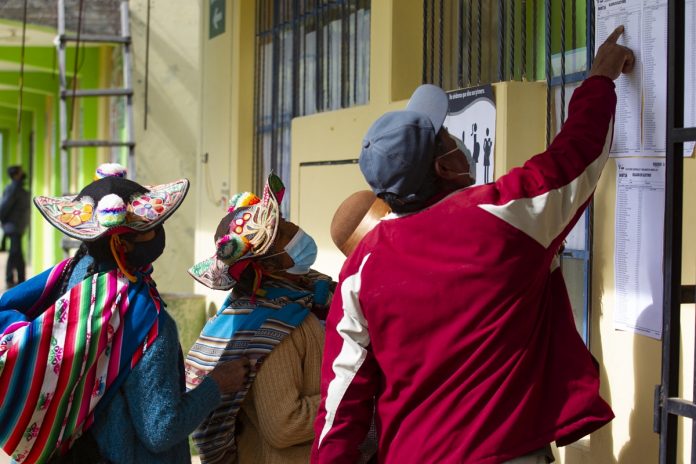 Partido de Luis Arce va en desventaja en el balotaje de cuatro gobernaciones de Bolivia
