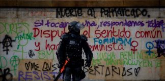 Joven Procuraduría de Colombia Colombianos protestaron frente al Parlamento Europeo contra represión de agentes de seguridad