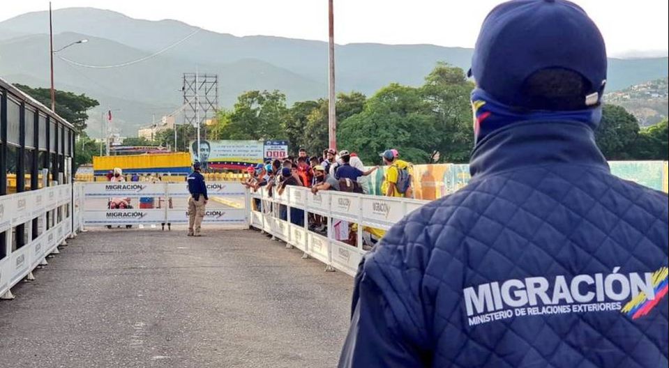 Colombia estudia reabrir la frontera con Venezuela en junio