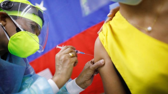 Hospital Los Magallanes de Catia realizó jornada de vacunación contra el coronavirus para adultos mayores
