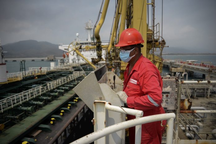 Reuters: Exportaciones petroleras en Venezuela cayeron en mayo por fallas y falta de diluyentes
