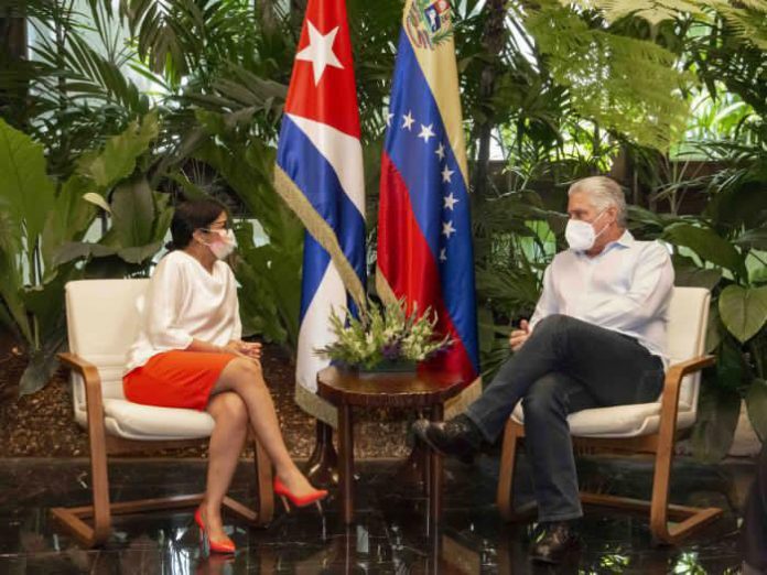 Delcy Rodríguez, con Díaz Canel, en Cuba