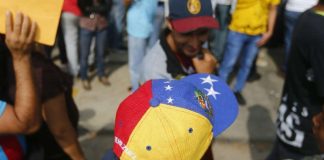 Casi 50% de los migrantes venezolanos en Perú tiene un nivel educativo universitario o técnico