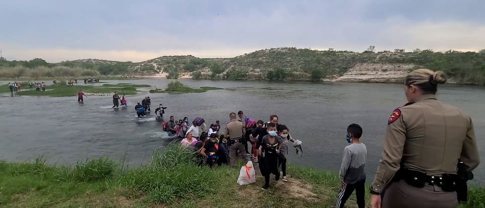 Photo of Pohraničníci zadržali v Texase viac ako 160 venezuelských imigrantov
