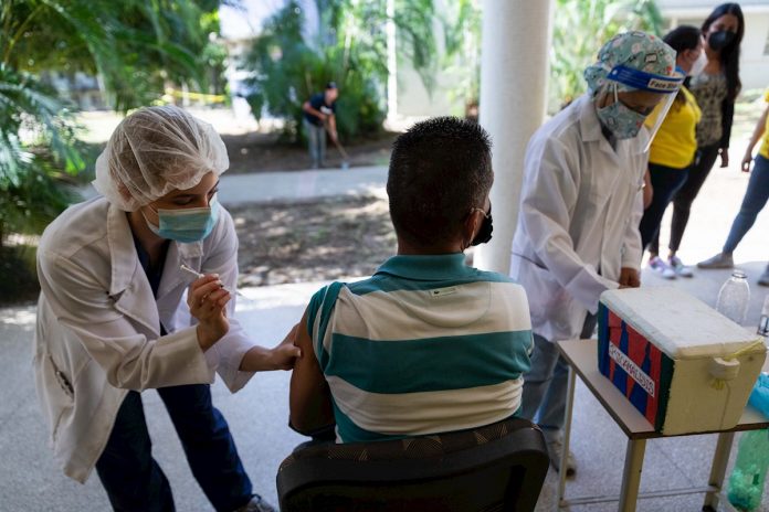 La desconfianza marca avance de la vacunación contra el covid-19 en Venezuela