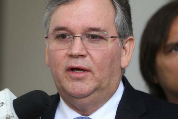 Francisco Martínez renunció a su cargo como rector suplente del CNE