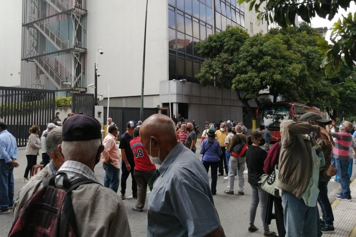 Jubilados de Pdvsa protestaron para reclamar el pago del fondo de pensiones