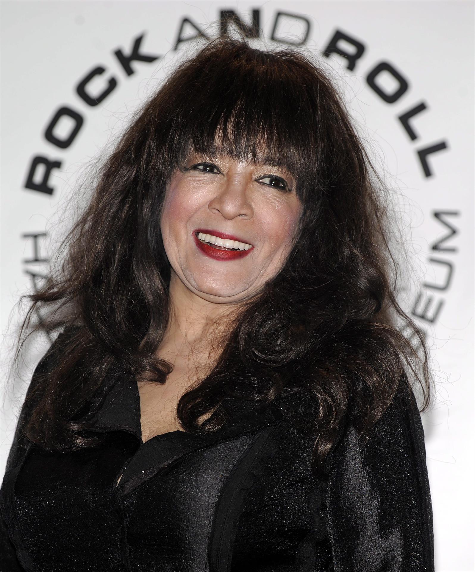 Ronnie Spector, founder of famed girl group The Ronettes, dies of cancer thumbnail