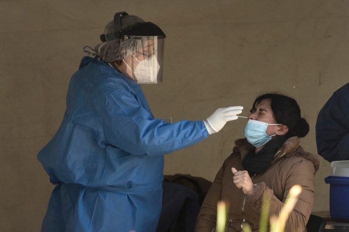 México suma 47.113 nuevos casos, cifra más alta de la pandemia
