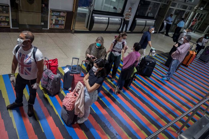 España Venezuela Oficializan el aumento de las tasas de salida en los aeropuertos del país Conozca los itinerarios y las tarifas de Air Europa y Plus Ultra de la ruta Venezuela-España