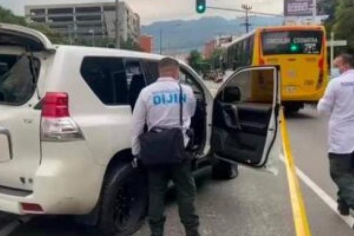 Un conductor mató a un venezolano que limpiaba vidrios en Medellín