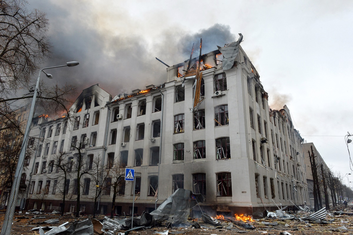 Cuatro muertos en bombardeo contra segunda mayor ciudad ucraniana