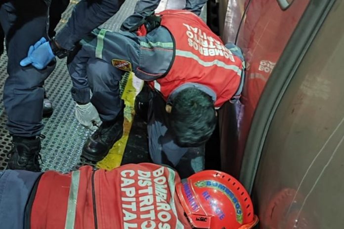 Rescataron a un hombre que cayó a los rieles del Metro de Caracas en la estación Plaza Venezuela