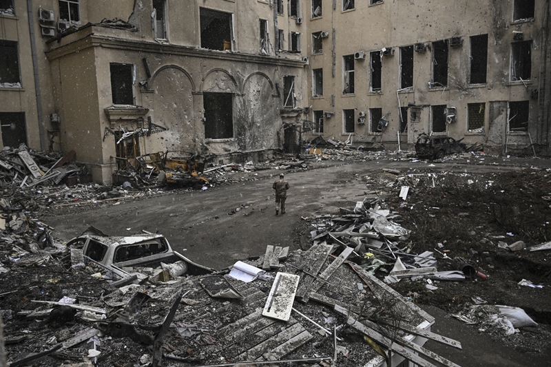 HRW denuncia "aparentes crímenes de guerra" bajo control ruso en Ucrania, economía Ucrania