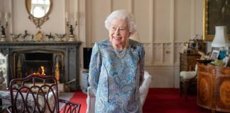 Isabel II pone el broche de oro al "jubileo de platino" con aparición sorpresa