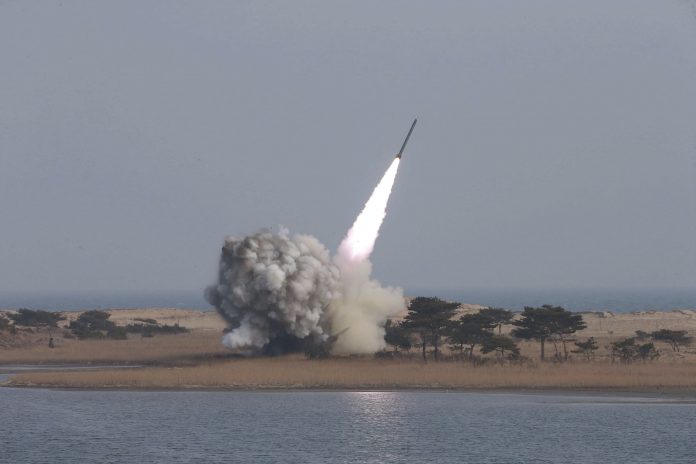 Japón califica de inaceptable el nuevo lanzamiento de un misil norcoreano