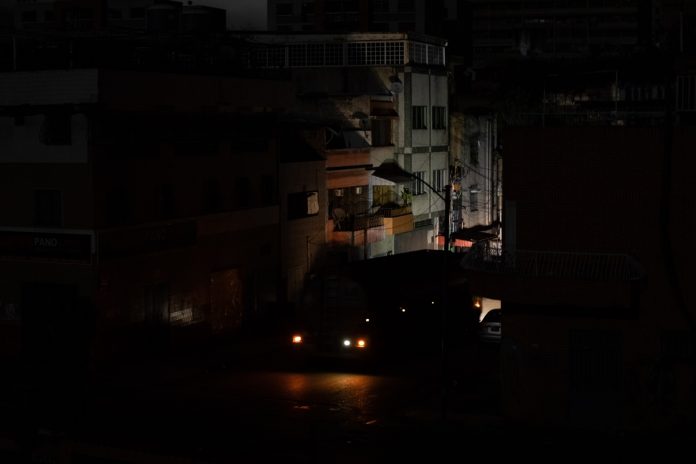 Más del 70% de los venezolanos han perdido sus dispositivos por cortes de luz