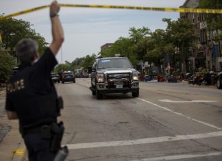 Varios muertos en tiroteo en un desfile por el Día de la Independencia cerca de Chicago