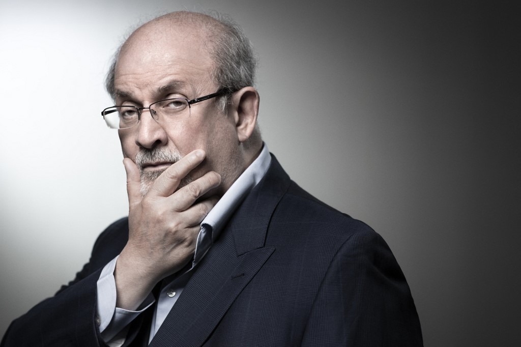 Doctors remove Salman Rushdie from ventilator: “He’s talking, joking”