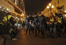 Centenares de detenidos en segunda protesta contra la movilización de Putin